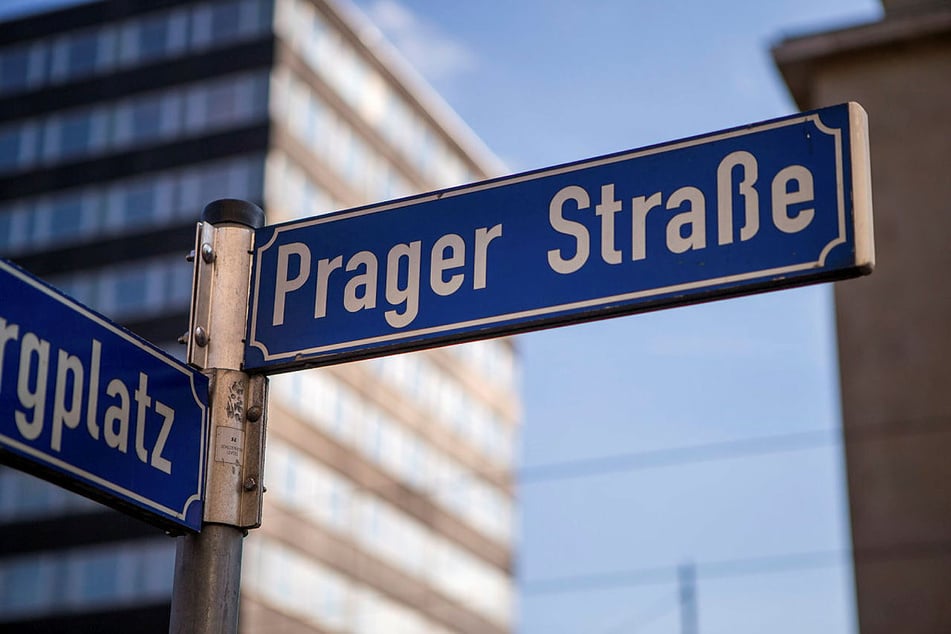 Der Radfahrer wollte gerade von der Prager Straße in die Kregelstraße abbiegen. (Symbolbild)