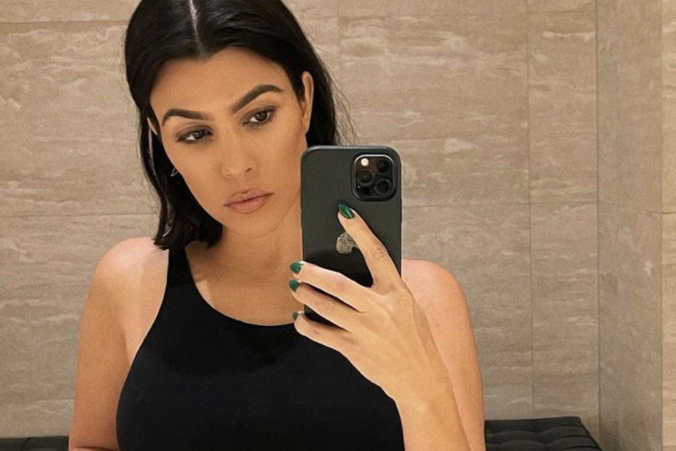 On Sunday, Kourtney Kardashian showed off her new 'do on Instagram.