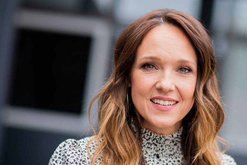 Köln: Netflix zeigt Weihnachts-Comedyshow mit Carolin Kebekus! Sendung wurde in Kirche aufgenommen