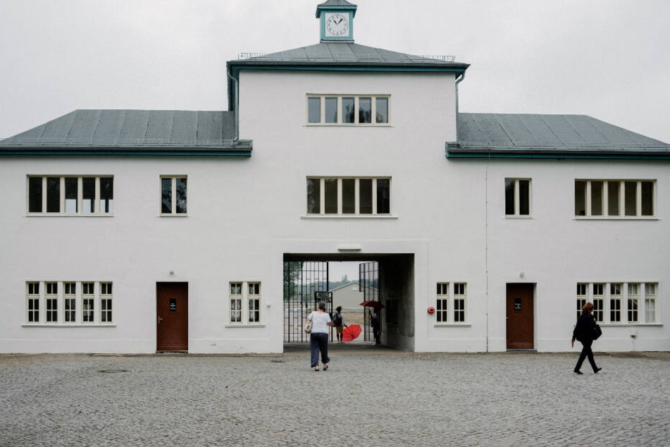Der Haupteingang zum ehemaligen Konzentrationslager, der heutigen Gedenkstätte und Museum Sachsenhausen. (Archivbild)
