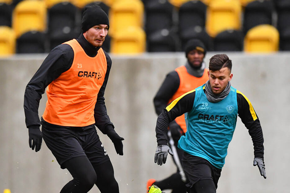 Den Arsch hochkriegen! Florian Ballas, hier im Training vor Sascha Horvath am Ball, hat den Ernst der Lage erkannt.