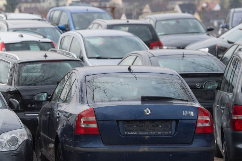 Nicht Zugelassene Autos blockieren in bayerischen Städten oft Parkplätze