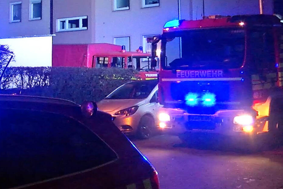 Auch die engen Parkverhältnisse erschwerten die Arbeit der Feuerwehr.