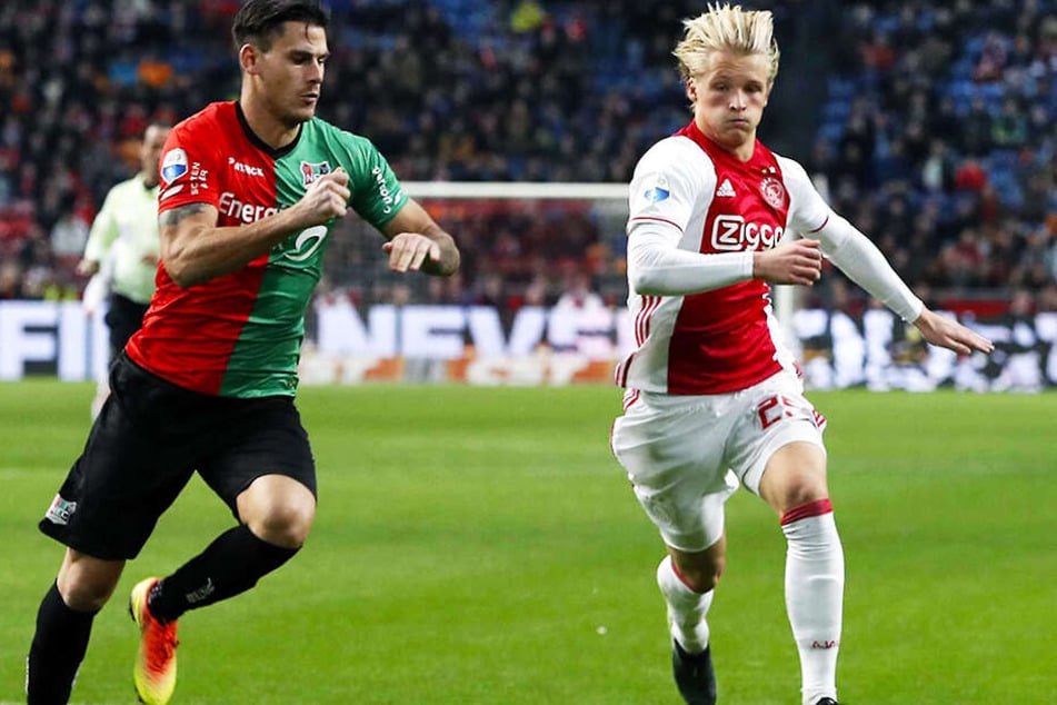 Der als introvertiert geltende Kasper Dolberg (r.) fand sich bei Ajax Amsterdam zuletzt oft nur in der Jokerrolle wieder.