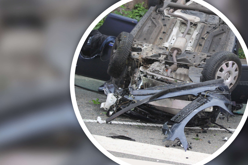 Opel landet nach schwerem Unfall auf Dach: Feuerwehr muss Fahrerin (34) befreien