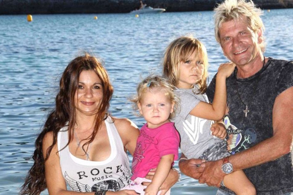 Eine Erinnerung an glückliche Tage auf Mallorca: Mit Ex-Frau Sarah (40) hat Matthias Reim (60) die Kinder Romy (9) und Romeo (13).