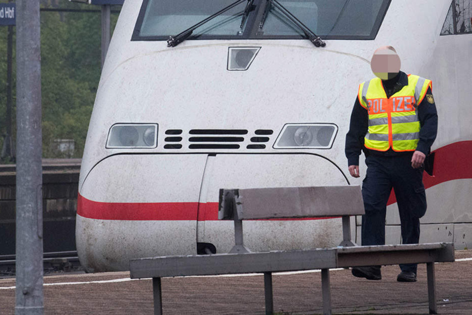 Am Bahnhof Elstal wurde einer Person von einem ICE erfasst. Die Bundespolizei ermittelt in dem Fall. (Symbolbild)