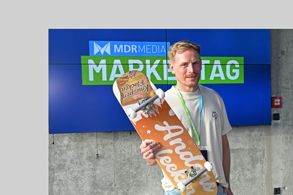 Zetti-Geschäftsführer Michael Hohmann zeigte ein vom Unternehmen designtes Skateboard, das bei der Deutschen Skateboard-Meisterschaft am Wochenende in Leipzig überreicht wird.