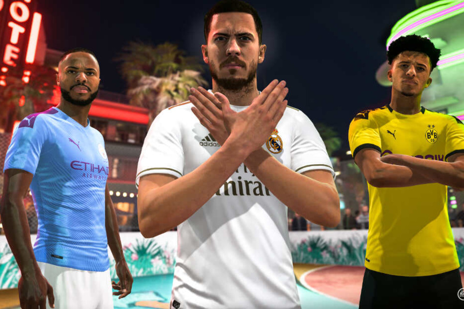 Manchester Citys Raheem Sterling (links im Bild) und Dortmunds Jadon Sancho (rechts im Bild) stehen zusammen mit "FIFA 20"-Cover-Star Eden Hazard von Real Madrid auf einem VOLTA-Streetplatz.