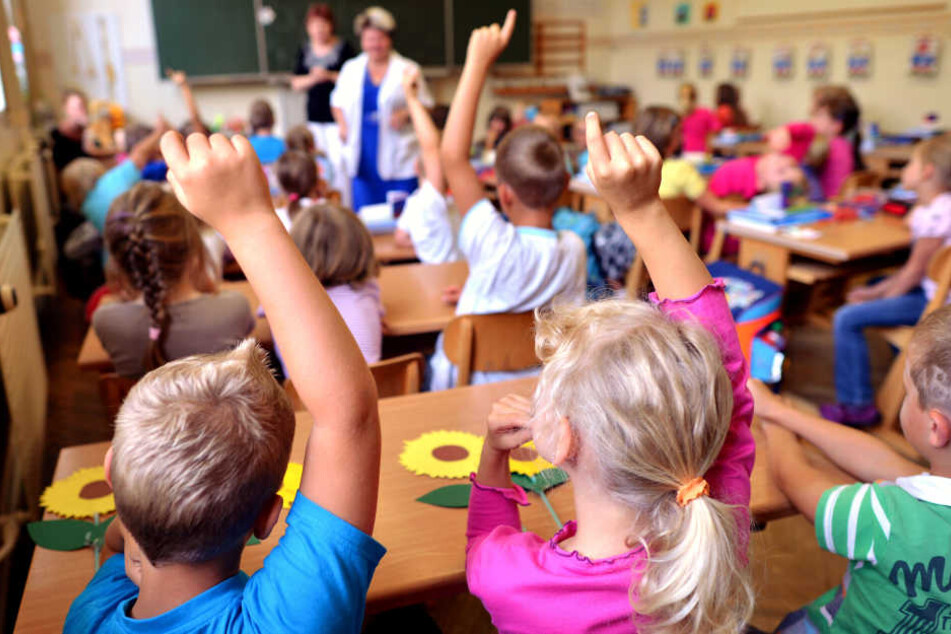 Ein erstes Angebot zum Auszahlen der Überstunden haben mehr als 200 Pädagogen angenommen. Die Gewerkschaft sieht das kritisch.