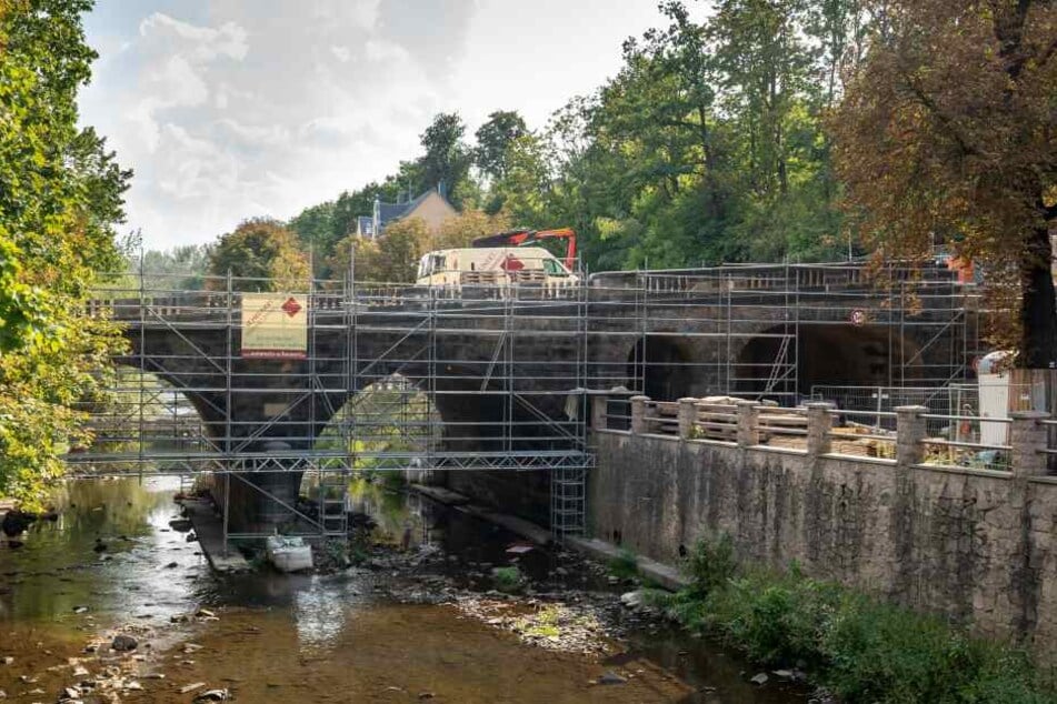 Die Bauarbeiten an der Karl-Schmidt-Rottluff-Brücke werden im Oktober beendet sein.