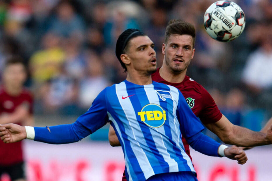 Karim Rekik im Duell mit Hendrik Weydandt.
