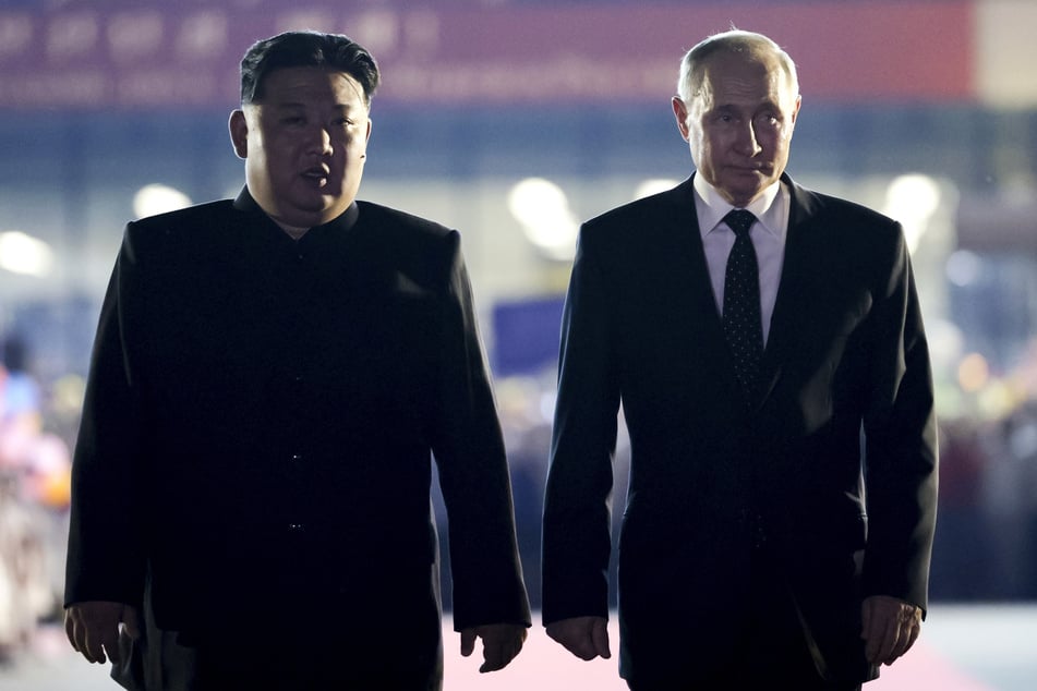 Russland und Nordkorea Hand in Hand: Kim Jong Un (40, l.), Oberster Führer von Nordkorea, neben Russlands Präsident Wladimir Putin (72). (Archivfoto)