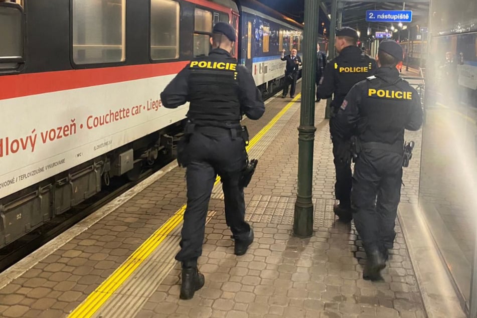 Tschechiens Polizei nimmt besonders die Grenze zur Slowakei ins Auge. Auch Bahnhöfe werden kontrolliert.