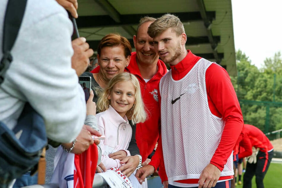 Noch ein schnelles Erinnerungsfoto mit Timo Werner. Wer weiß, wie lang er noch am Cottaweg trainiert.