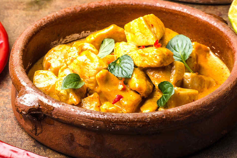 Gern hätte ein Mann Hähnchencurry gekocht bekommen. Als dies nicht geschah, sah er Rot.