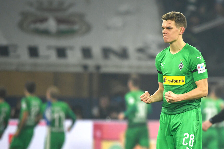 Geballte Fäuste bei Matthias Ginter über den Borussen-Auswärtssieg gegen Schalke 04.