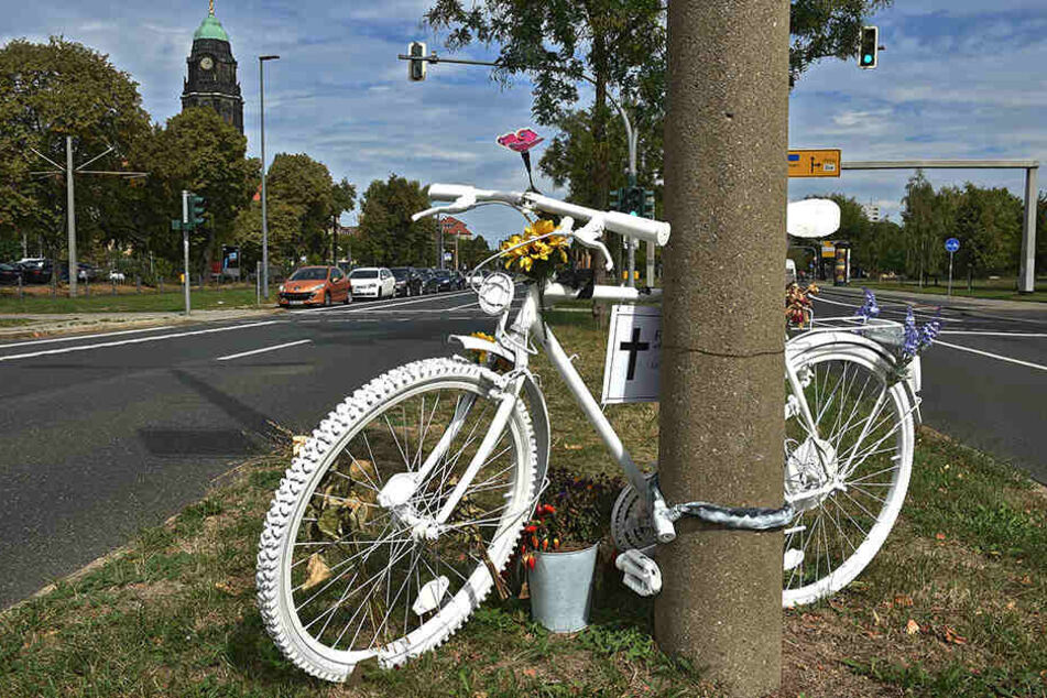 Immer mehr verletzte Radler und Verkehrstote gibt es in Dresden. Im Sommer 2018 starb eine Radlerin (†45) an der St. Petersburger Straße.