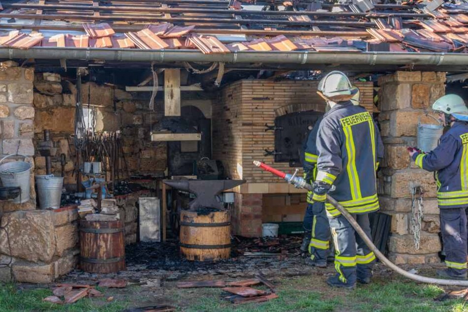 Die Schmiede wurde erst vor kurzem fertig und wurde nun durch das Feuer erheblich beschädigt.
