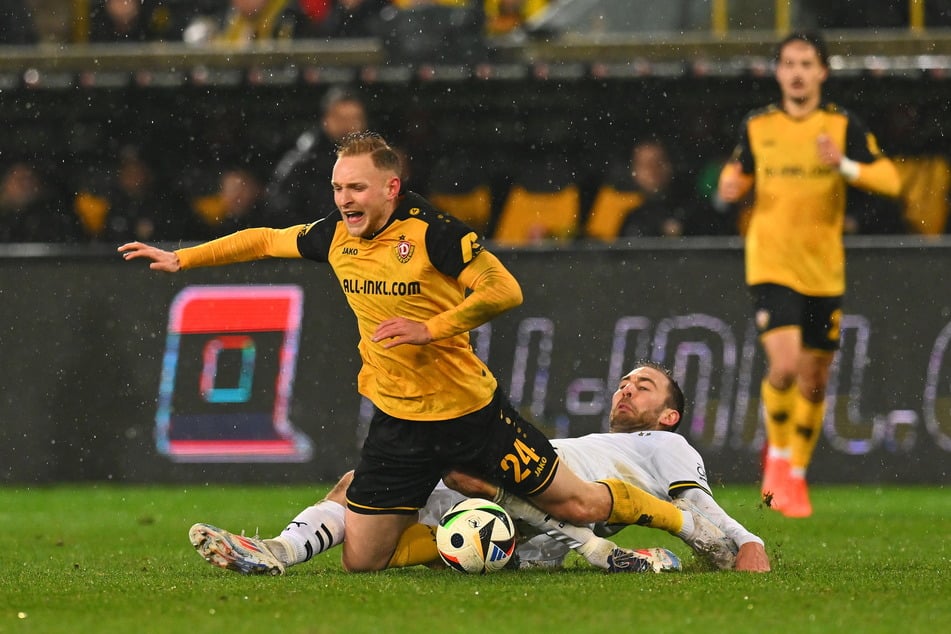 Tony Menzel (l.) hat eine Blessur am Knöchel aus dem BVB-Spiel mitgenommen.