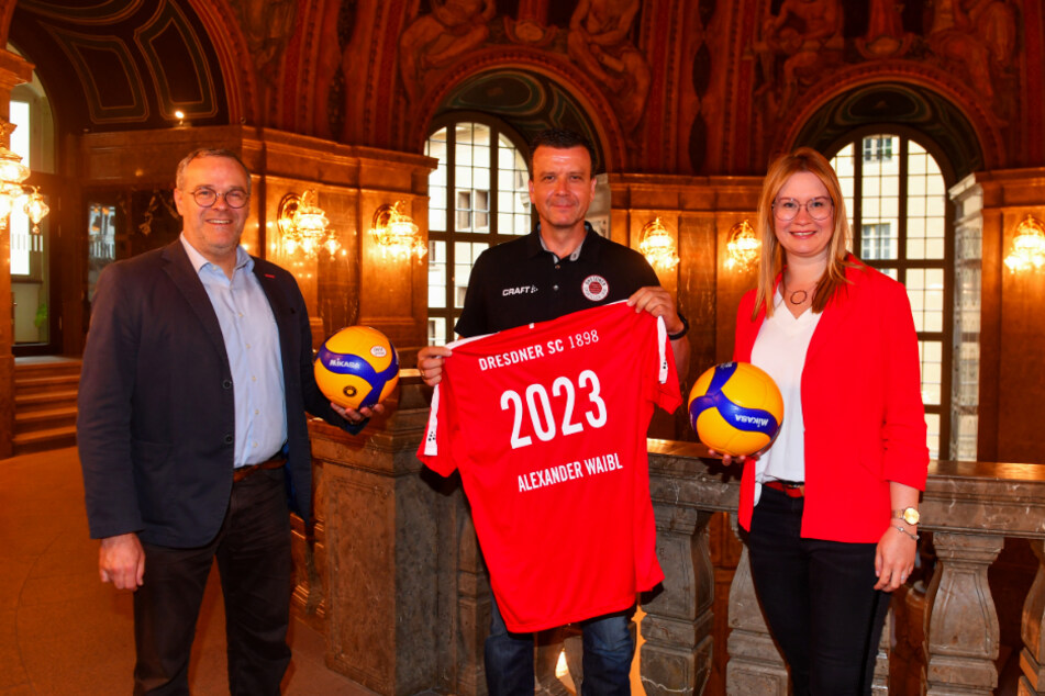 Alex Waibl bleibt bis 2023 beim DSC! Er weiß: Vorstands-Chef Jörg Dittrich (l.) und Geschäftsführerin Sandra Zimmermann "stehen zu mir - auch wenn Wind aufkommt".