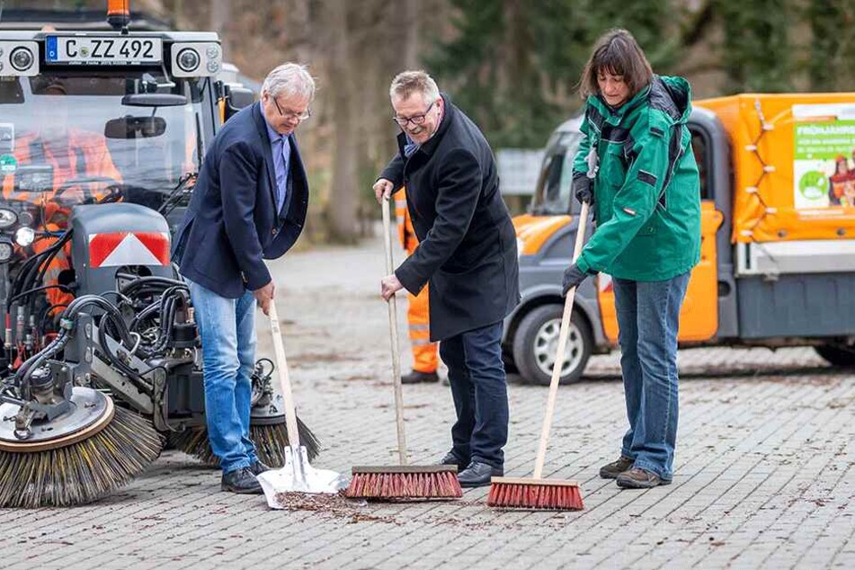 ASR Chef Dirk Behrendt, Ordnungsbürgermeister Miko Runkel und Tierpark-Chefin Anja Dube (v.l.).