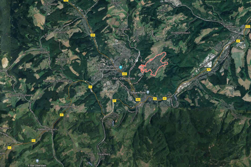 Der Angeklagte lebte zum Zeitpunkt der Tat mit seinen Eltern in einem Mehrfamilienhais im Stadt Göttschied.
