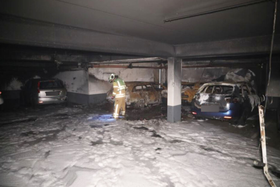 Erste Fotos aus der Tiefgarage in der Kötzschenbroder Straße.