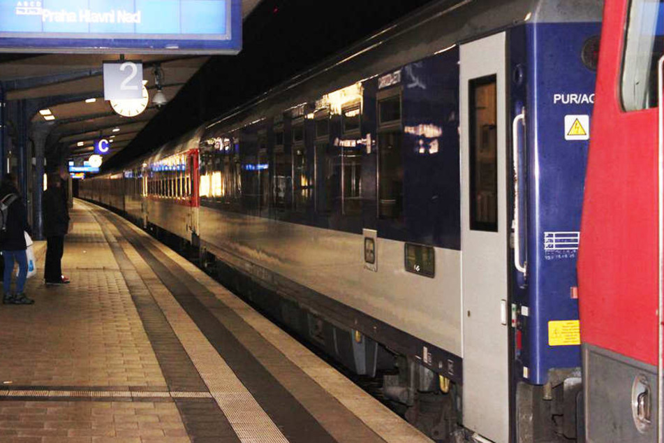 Der City Night Line Nachtzug von Bielefeld nach Prag erfasste den 16-Jährigen. (Symbolbild)