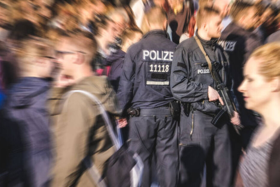 Die Berliner Polizei will Anwärter mit einem Führerschein-Zuschuss locken. (Symbolbild)