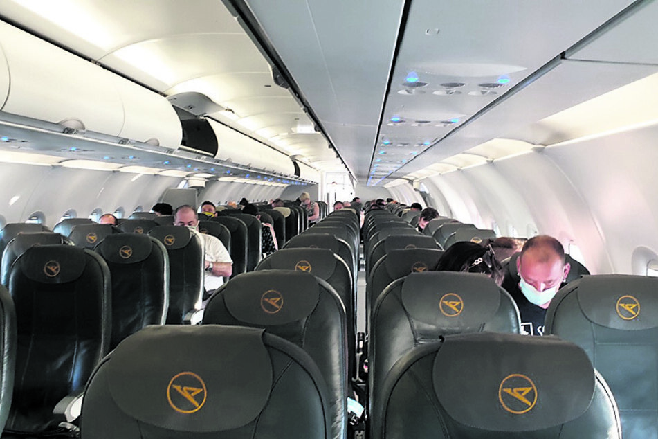 Im Flieger kein Gedränge: die halb leere Maschine auf dem Hinflug.