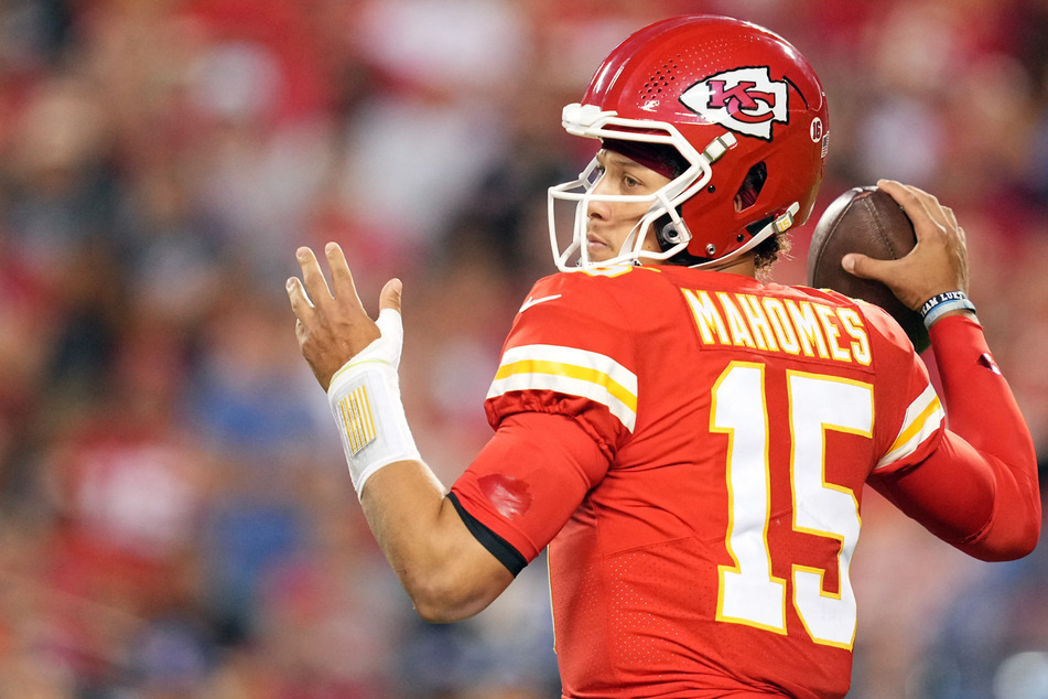 Patrick Mahomes lifts Chiefs past Chargers with second-half surge