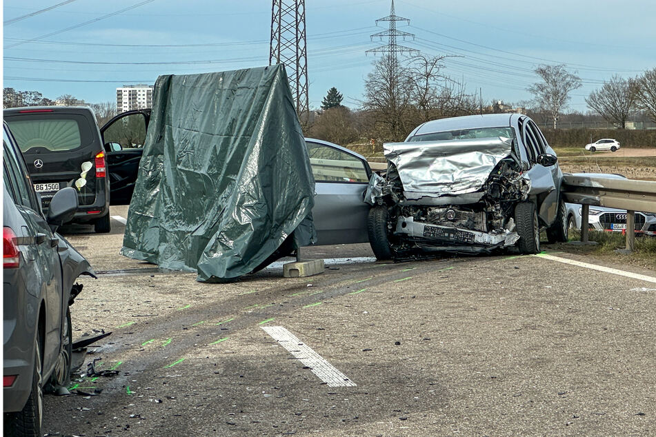 Falschfahrerin verunglückt bei Unfall tödlich: VW-Fahrer schwer verletzt!