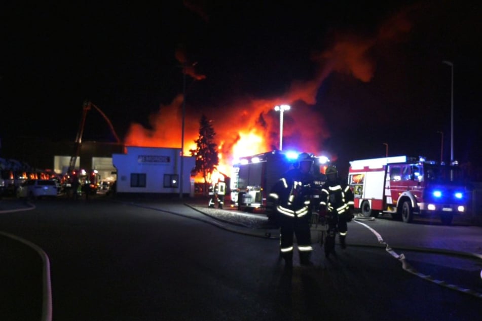 Hunderte Feuerwehrleute im Einsatz! Großbrand in Ludwigslust