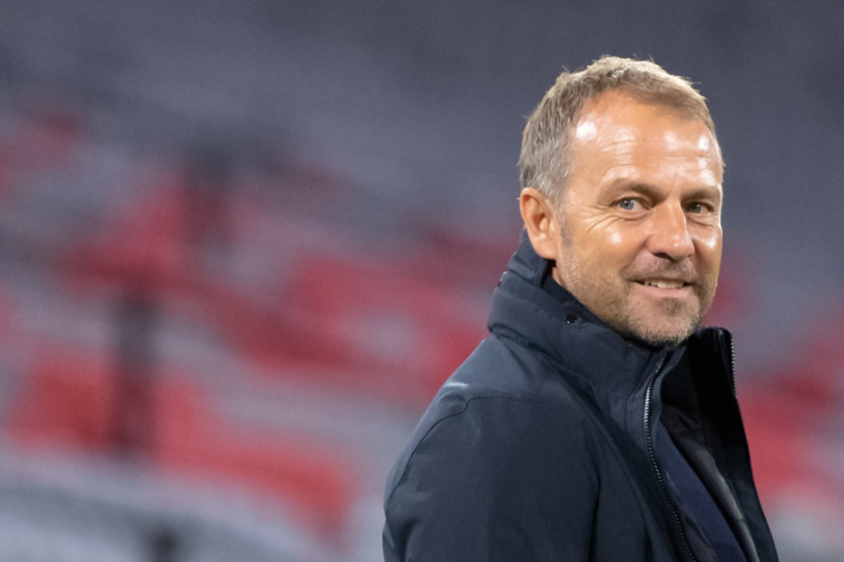 Hansi Flick versteht die Ansetzung der UEFA nicht.