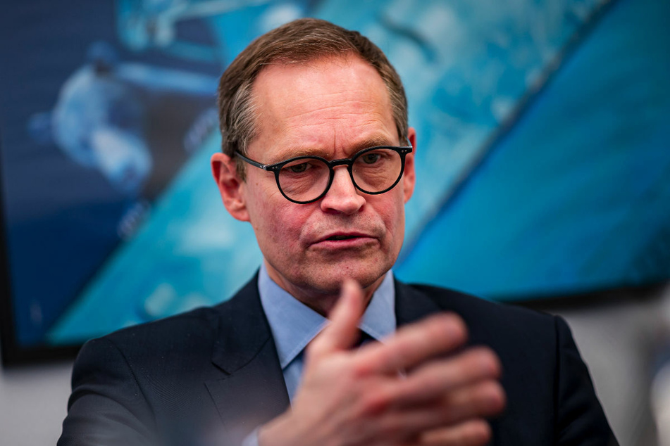 Berlins Regierender Bürgermeister Michael Müller (56, SPD) hat sich in einem Interview gegen die Enteignung großer Wohnungskonzerne ausgesprochen.