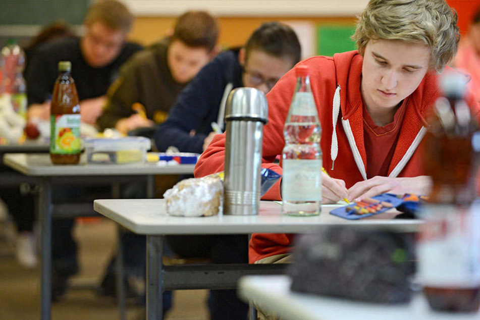 Schüler der Realschule Heepen hatten 30 Minuten mehr Zeit als die anderen Zehntklässler in NRW. (Symbolbild)