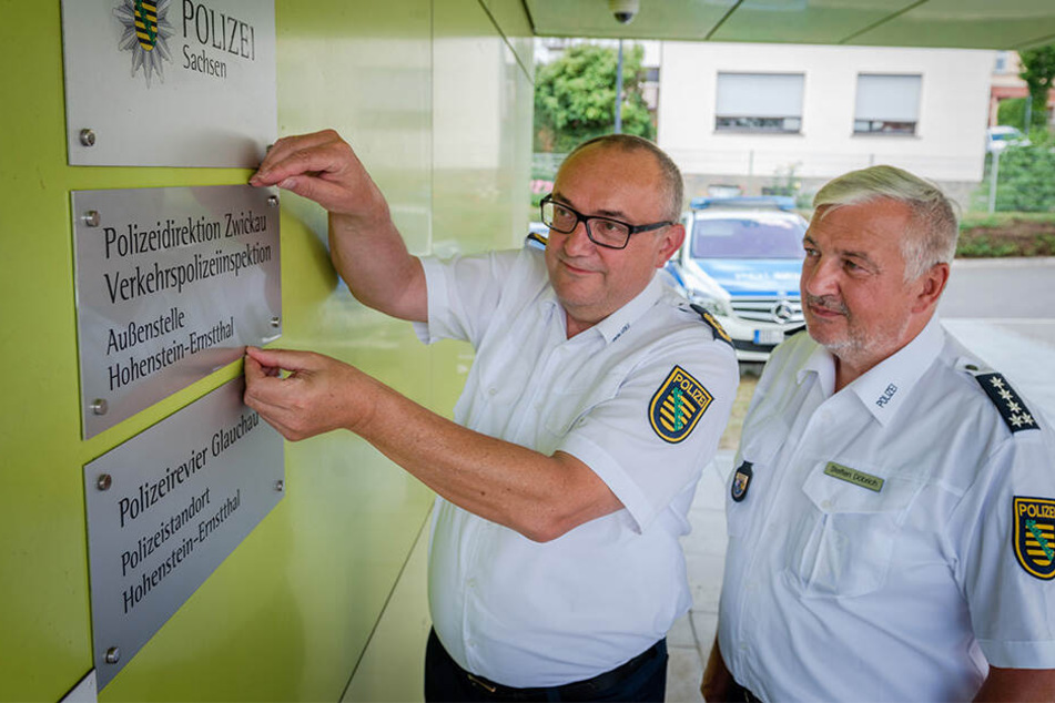 Polizeipräsident Conny Stiehl (60, l.) und Polizeihauptkommissar Steffen Döbrich tauschten die Zuständigkeit mit der Chemnitzer Autobahnpolizei.