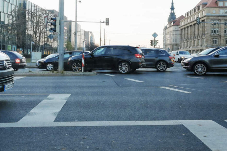 Weil beinahe zeitgleich drei Demos in der Leipziger Innenstadt stattfinden, könnte es für Autofahrer ein wenig länger dauern. (Symbolbild)