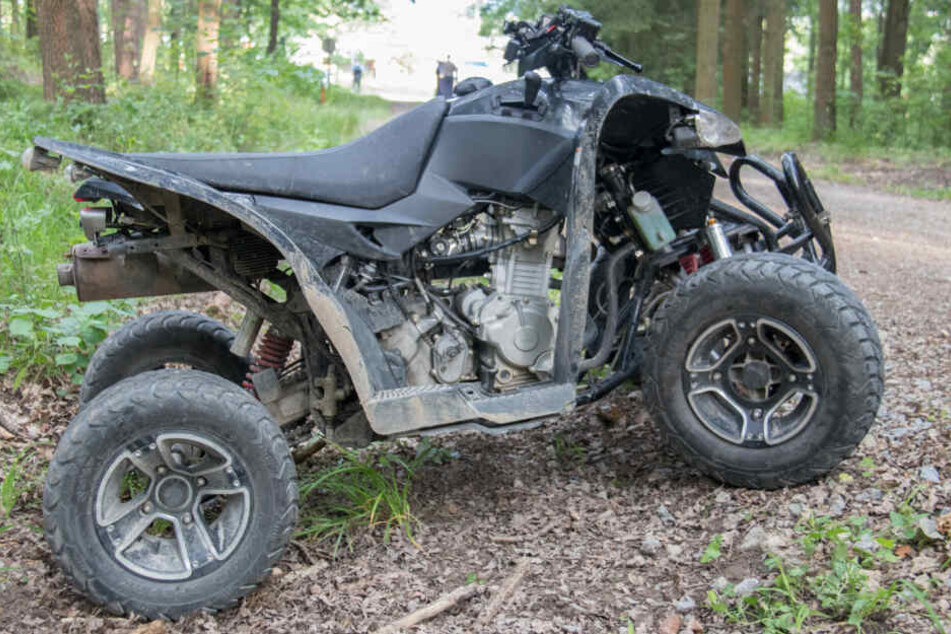 Das Quad landete neben der Straße.