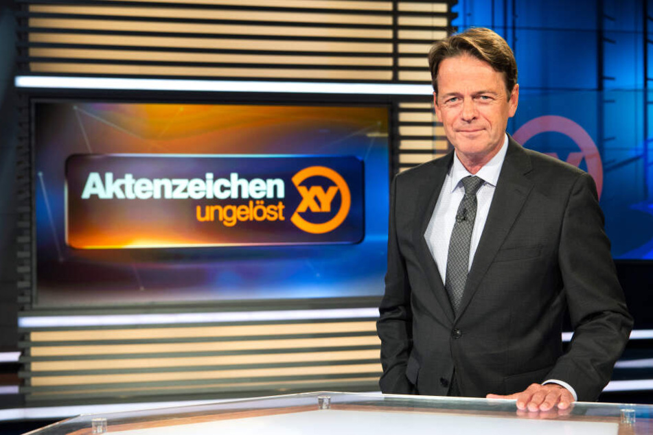 ZDF-Moderator Rudi Cerne im Studio der Sendung "Aktenzeichen XY ... ungelöst".