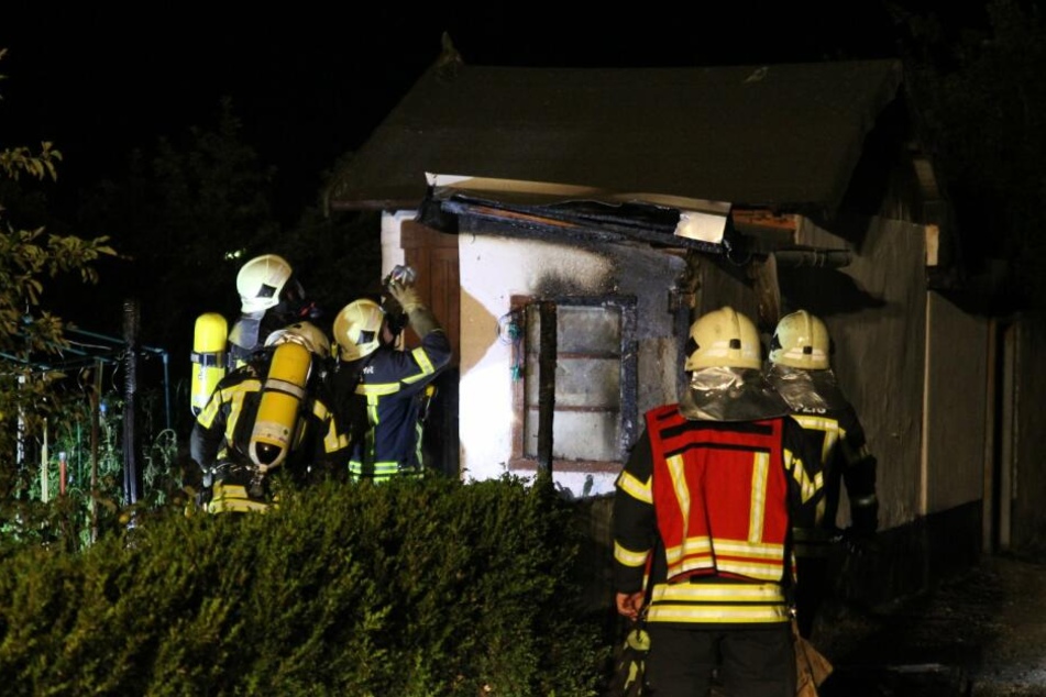 Im Leipziger Stadtteil Altlindenau wurde in der Nacht zu Dienstag eine Gartenlaube durch Feuer teils beschädigt.