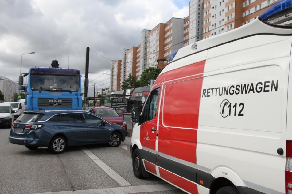 Die Autofahrerin ist bei dem Crash verletzt worden.