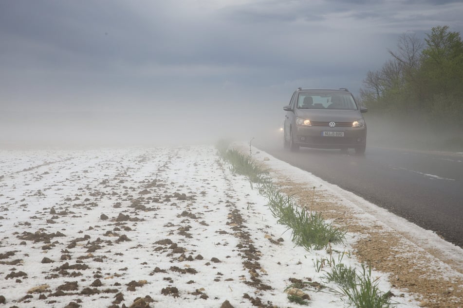 Besonders in Bayern könnte es größeren Hagel und schwere Sturmböen geben.