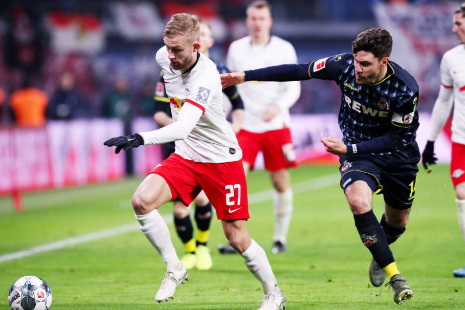 Konrad Laimer (l.) schoss für RB wunderschön das 3:0 heraus. Hier behauptet er sich gegen Jonas Hector, der vor dem 1:0 für Leipzig den entscheidenden Kölner Fehler machte.