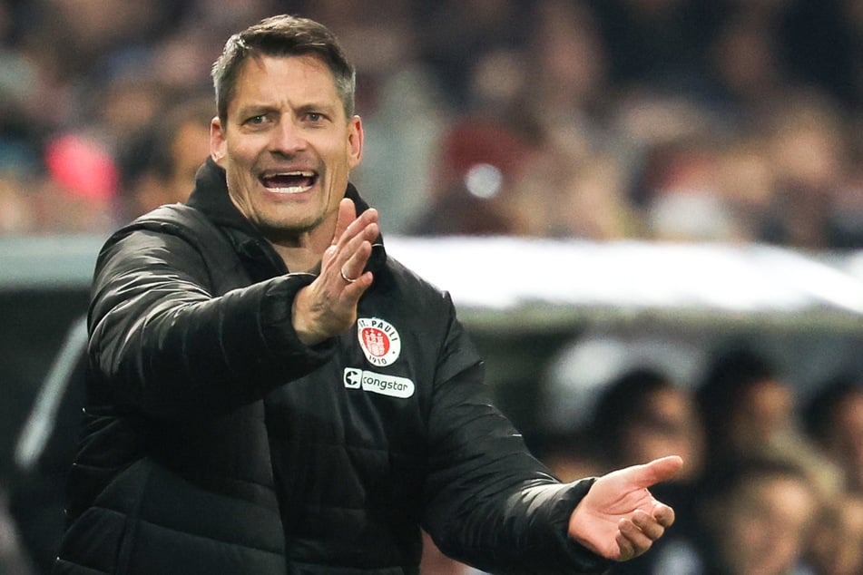 St.-Pauli-Trainer Alexander Blessin (51) schob sein Team nach vorne.