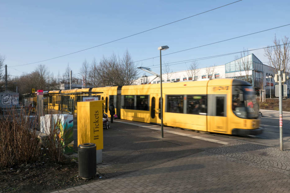 Die Täter flohen vom Merianplatz mit der Straßenbahn. Die Auswertung der Videoaufnahmen könnten zu ihnen führen.