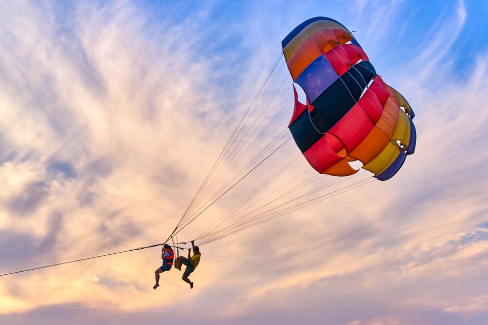 Michelle Wilson (52) wurde während eines Parasailing-Flugs offenbar von einem Mann sexuell belästigt. (Symbolfoto)