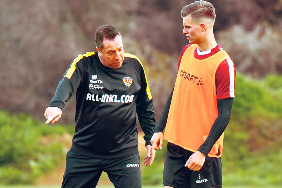 Markus Kauczinski (l.) im Gespräch mit Dzenis Burnic.