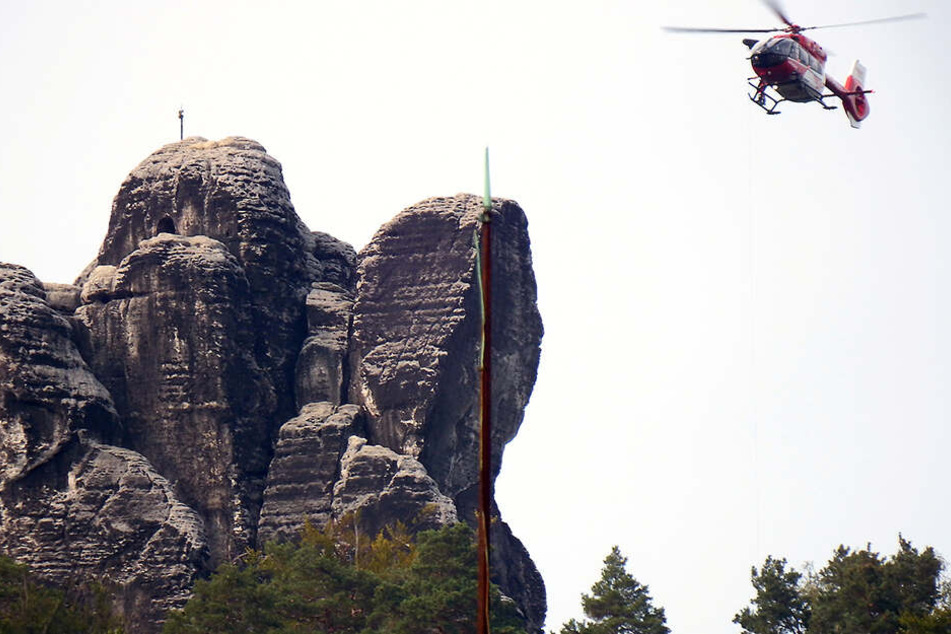 Rettungshubschrauber Christoph 62 war im Einsatz, um den Mann in Krankenhaus zu bringen.
